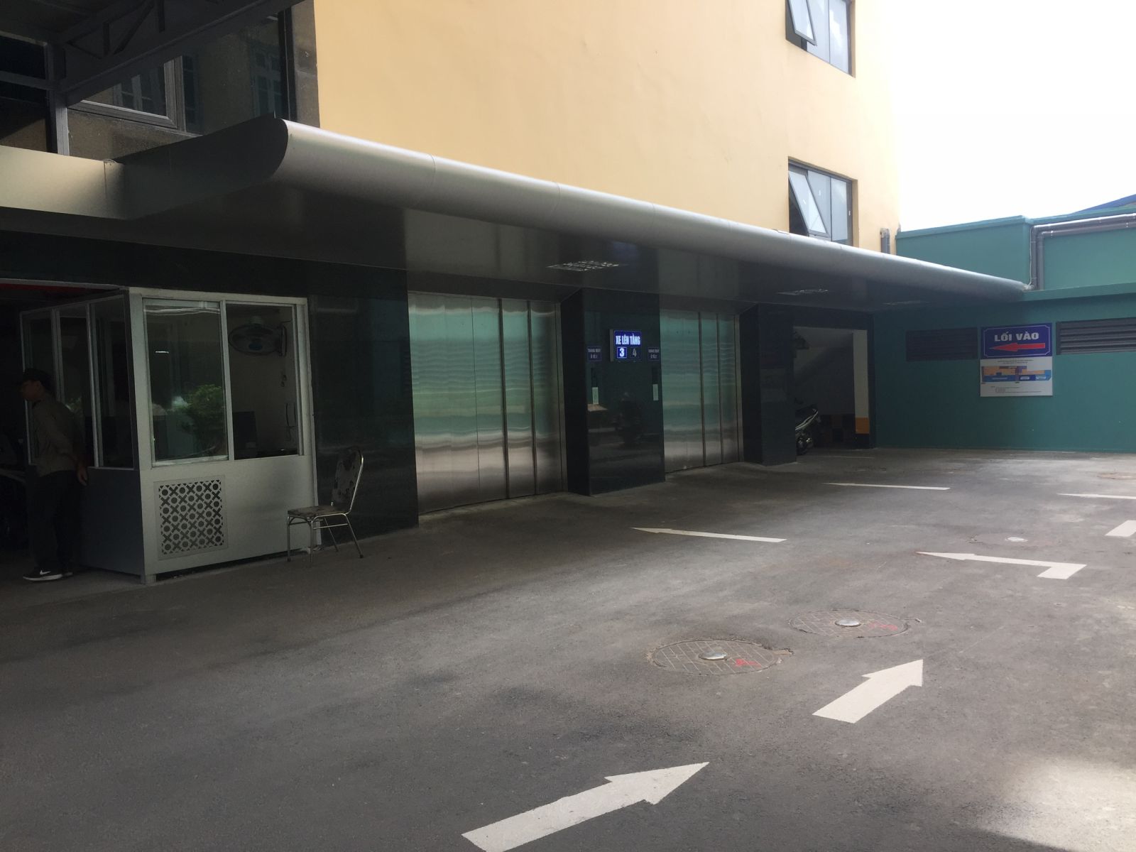 Thang máy tải hàng hóa & ô tô